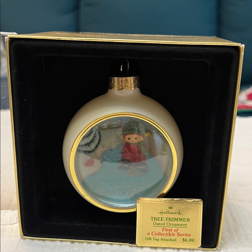 Vintage Hallmark Tree Trimmer 1978 Skater Ball Ornament Peek Through Panorama
